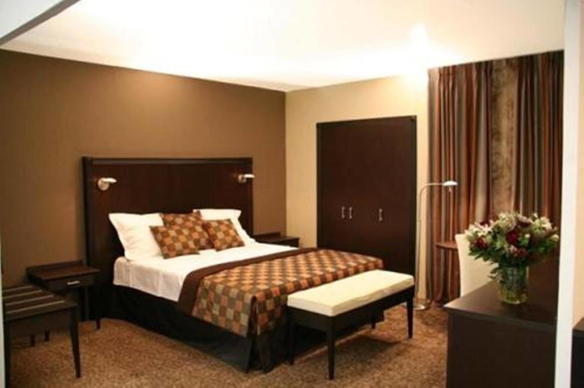 Hotel Malon لوفين المظهر الخارجي الصورة